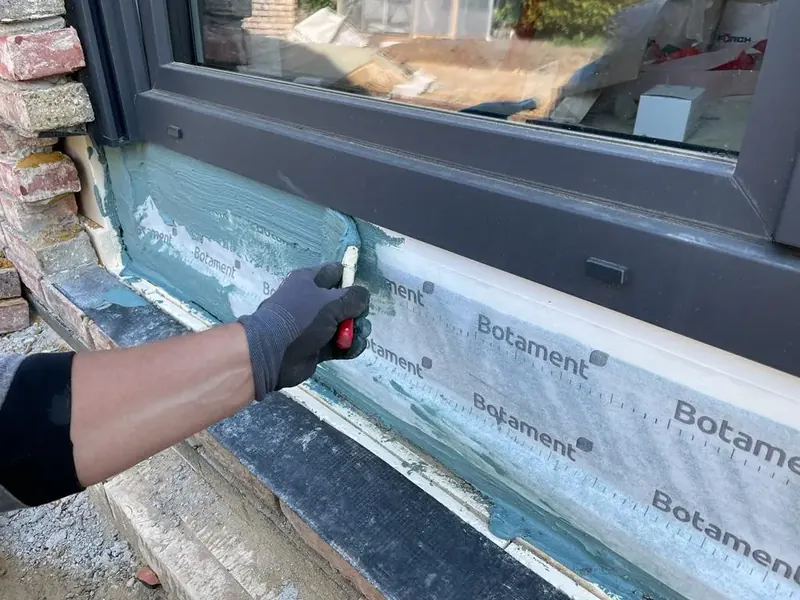 Abdichtung eines bodentiefen Fensters mit Dichtbahn